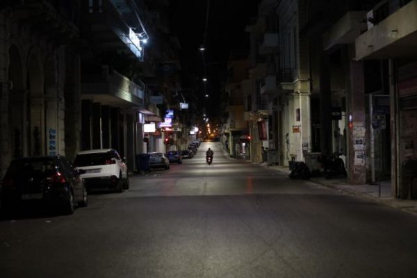 Κοροναϊός : Ο «εφιάλτης» της Ιταλίας πάνω από την Ελλάδα – Ρεκόρ κρουσμάτων και θανάτων φέρνει lockdown