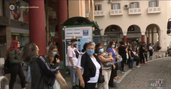 Κοροναϊός : Εικόνες απίστευτου συνωστισμού στα ΜΜΜ – Τρύπα στο «νερό» τα επιπλέον λεωφορεία