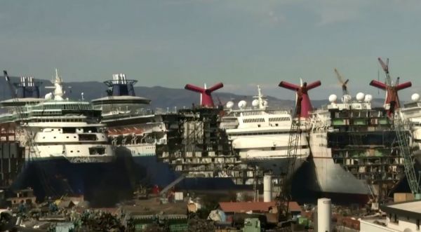 Εντυπωσιακό βίντεο: Δείτε ένα νεκροταφείο για κρουαζιερόπλοια από… ψηλά