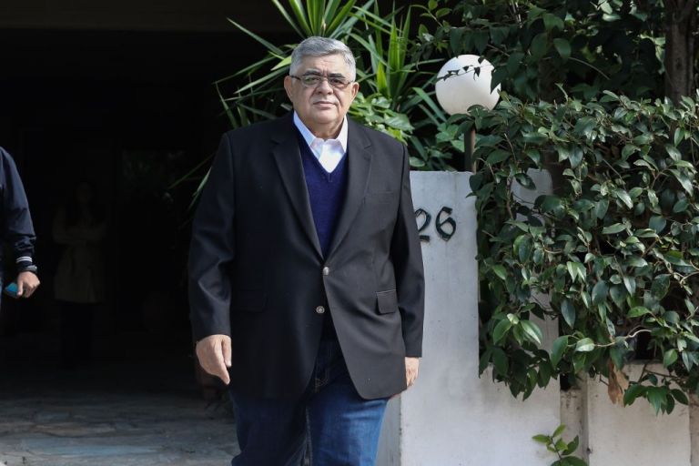 Χρυσή Αυγή : Στη ΓΑΔΑ ο Μιχαλολιάκος – Το προκλητικό σόου της κόρης του