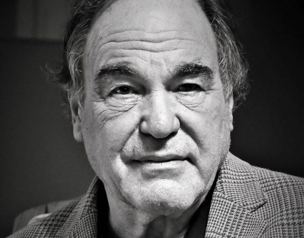 Όλιβερ Στόουν : «Είμαι ένας παρατηρητής της αμερικανικής κωμωδίας»