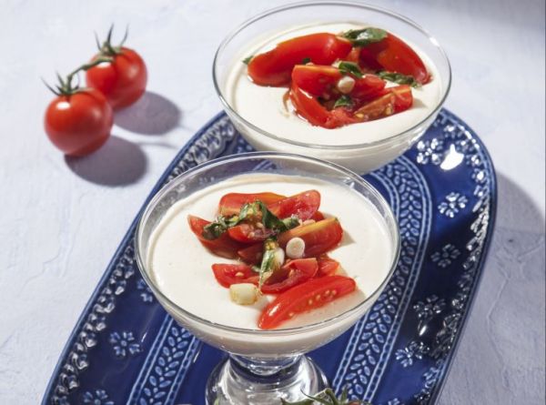Panacotta με κατσικίσιο τυρί και tartare ντομάτας