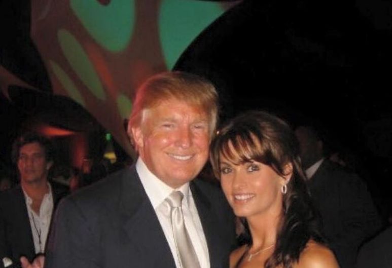 Κουνελάκι του Playboy «καίει» τον Τραμπ: «Κοιμηθήκαμε στο συζυγικό του κρεβάτι, μου έδειχνε φωτογραφίες της Μελάνια»