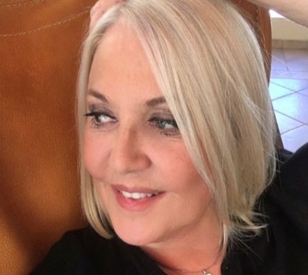 Ρούλα Κορομηλά : Επικό throwback με Μικρούτσικο και Μακρυπούλια στα ’90s