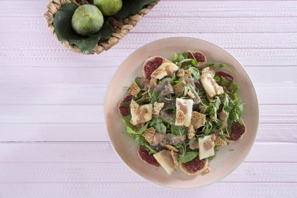 Πράσινη σαλάτα με ψητό μπάτζο