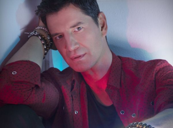 Σάκης Ρουβάς : Το μήνυμα του για την Παγκόσμια Μέρα των Ζώων