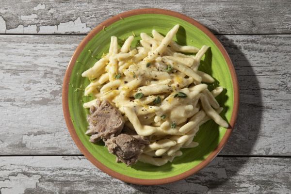 Σκιουφιχτά με κρέμα κρητικής γραβιέρας και μαραθόσπορο