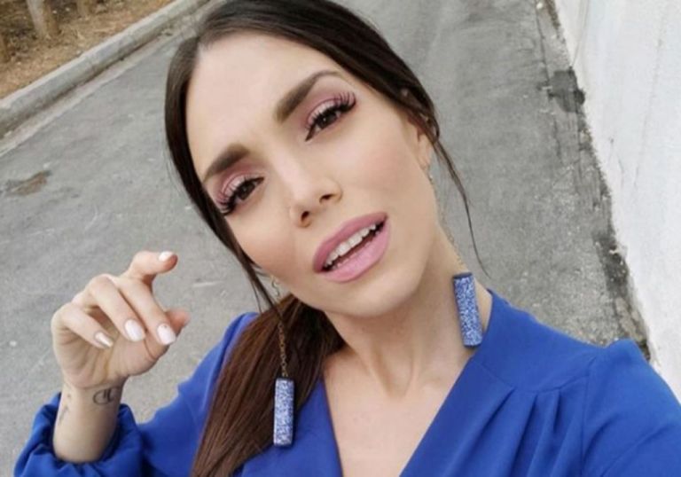 Κρυσταλλία: Ποζάρει ευτυχισμένη με φουσκωμένη κοιλίτσα