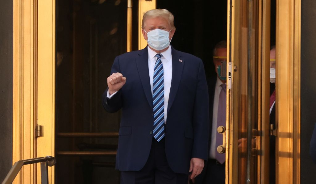 Τραμπ : Βγήκε από το νοσοκομείο ο πρόεδρος των ΗΠΑ - Επέστρεψε στον Λευκό Οίκο