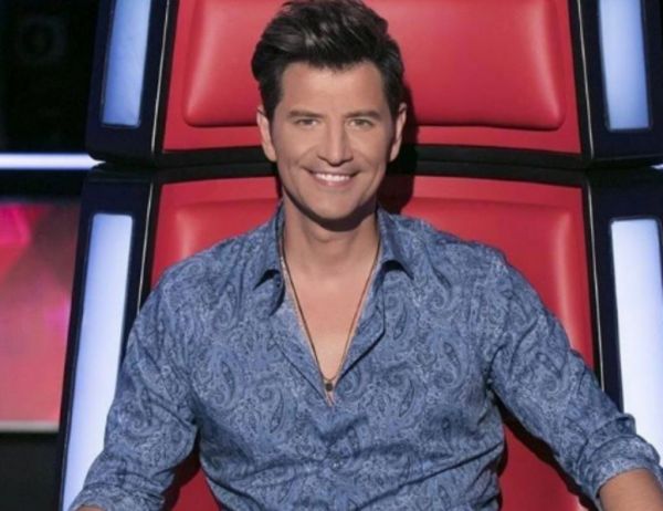 Σάκης Ρουβάς : Τραυματισμός για τον τραγουδιστή