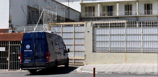 Μέχρι και παρασκευαστήριο τσίπουρου βρήκαν στις φυλακές Αμφίσσης