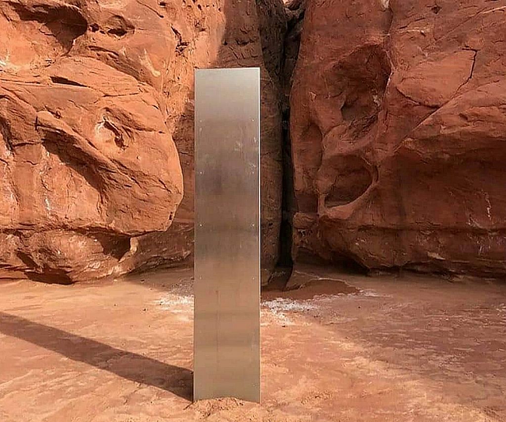 John McCracken : Μυστηριώδης μονόλιθος ανακαλύπτεται και ξεσηκώνει θεωρίες για τον γλύπτη