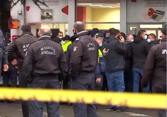 Γεωργία : Πληροφορίες για δέκα ομήρους σε γραφείο οικονομικού οργανισμού