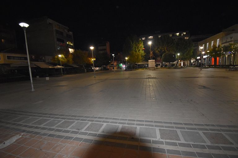 Καρδίτσα : Αστυνομικοί επιτίθενται σε ζευγάρι εφήβων στην πλατεία