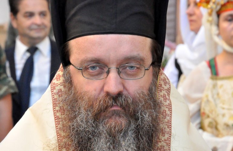 Χίος : Ο Μητροπολίτης Μάρκος έδιωξε αστυνομικούς από την εκκλησία
