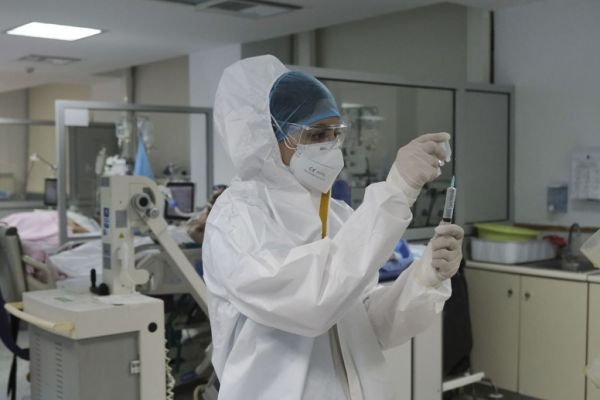 Καθηγητής χειρουργικής: Ιατρικές εκτιμήσεις και διδάγματα από τον κοροναϊό