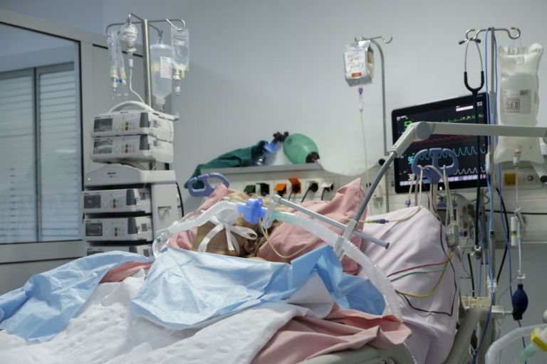 Τρομάζουν τα στοιχεία για τον κοροναϊό – «Σαρώνει« τη χώρα και σκοτώνει δεκάδες