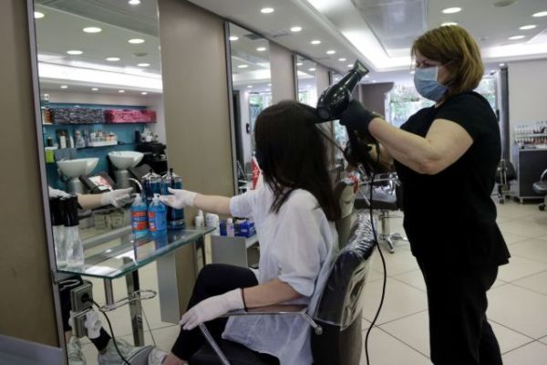 Lockdown : Εκτάκτως ανοιχτά τα κομμωτήρια αυτό το Σαββατοκύριακο – Πώς θα λειτουργήσουν