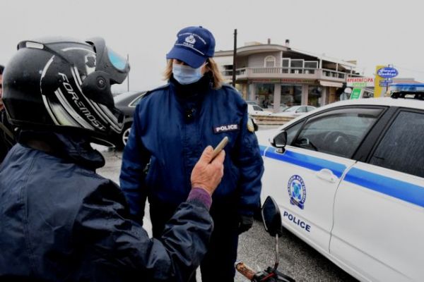 Κοροναϊός : Μπλόκα παντού για την εφαρμογή του lockdown