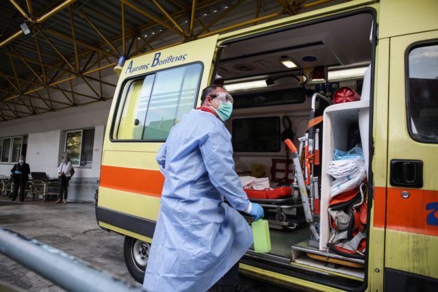 Κοροναϊός : Ουρά για τεστ και στην Αττική – Δύο ώρες αναμονή έξω από τον «Ευαγγελισμό»