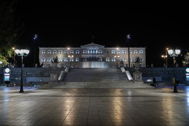 Κοροναϊός : Πόλη «φάντασμα» η Αθήνα – Πρωτόγνωρες εικόνες εν μέσω lockdown