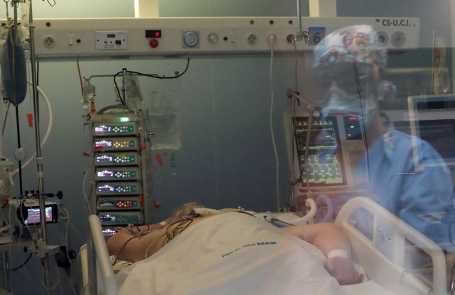 Κοροναϊός : Πάνω από 500 θάνατοι σε ένα μήνα και περισσότεροι από 250 σε μία εβδομάδα