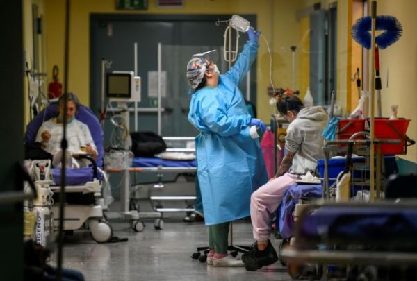 Κοροναϊός : «Πόλεμος» στα νοσοκομεία της χώρας – Γέμισαν οι ΜΕΘ σε ΑΧΕΠΑ, Παπαγεωργίου, Ιπποκράτειο