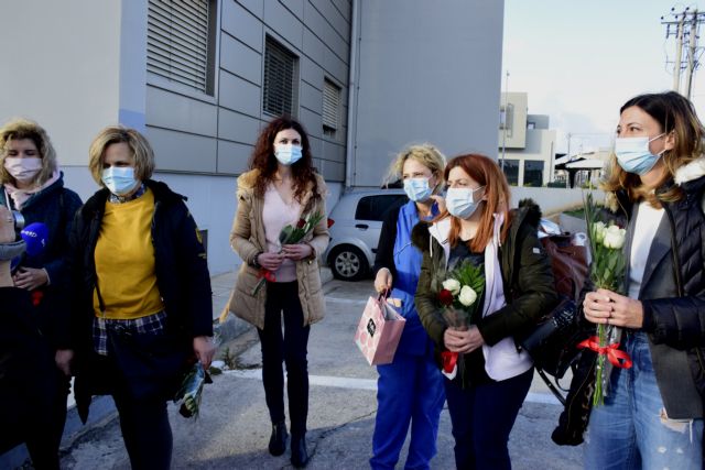 Κοροναϊός : Κύμα συγκίνησης για τις 10 νοσηλεύτριες που θα δώσουν τη μάχη σε ΜΕΘ της Θεσσαλονίκης
