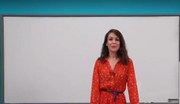 Δασκάλα με… στιλ στην τηλεκπαίδευση