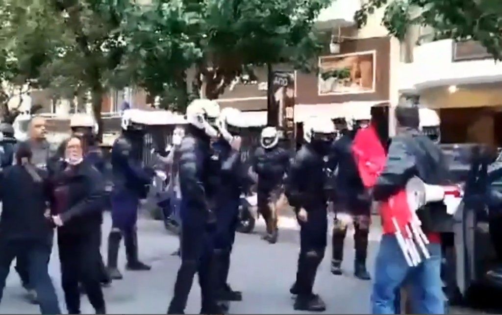 Πολυτεχνείο : Ο γιος στη ΓΑΔΑ, ο πατέρας στον Ευαγγελισμό φρουρούμενος και η κόρη σε ΑΤ