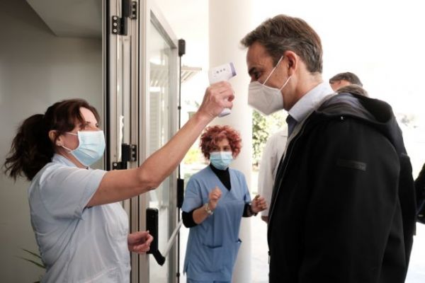 Κοροναϊός : Το «ευχαριστώ» Μητσοτάκη σε ιατρικό και νοσηλευτικό προσωπικό