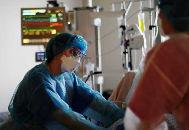 Κοροναϊός : Στενάζει το σύστημα Υγείας – Ασθενείς με Covid μεταφέρονται από νομό σε νομό