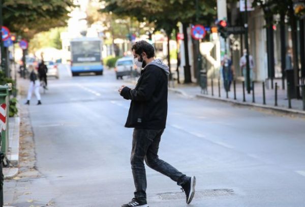 Αμετανόητοι οι αρνητές του κοροναϊού σκορπούν τον ιό