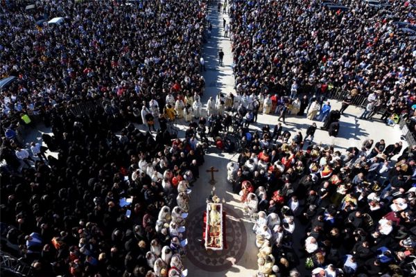 Σε κλίμα συγκίνησης η κηδεία του Πατριάρχη Σερβίας Ειρηναίου – Το αδιαχώρητο στο λαϊκό προσκύνημα