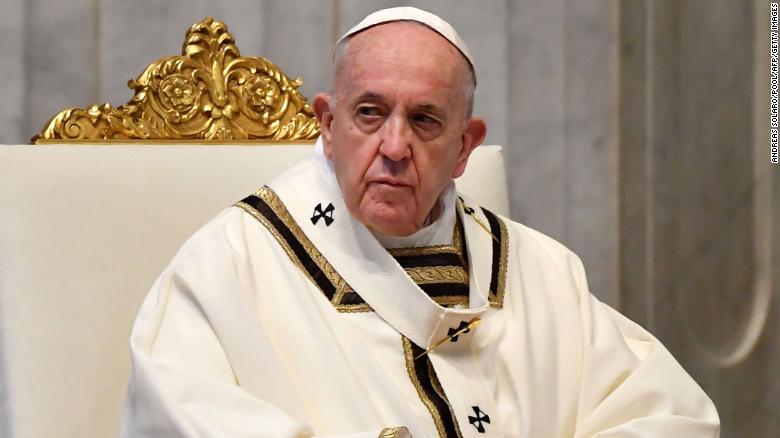 Έρευνα για το «πονηρό» like του Πάπα σε ημίγυμνο μοντέλο στο Instagram