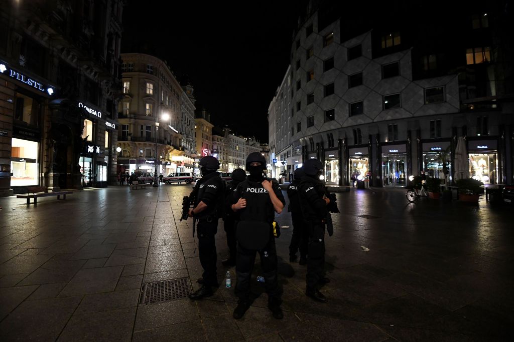 Τρομοκρατική επίθεση στη Βιέννη : Μέρος ευρύτερου δικτύου ο νεαρός Ισλαμιστής;