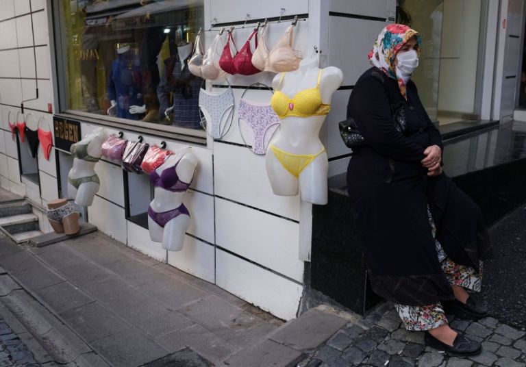 Τουρκία : «Ανεπαρκή» χαρακτηρίζουν οι γιατροί τα μέτρα για τον κοροναϊό