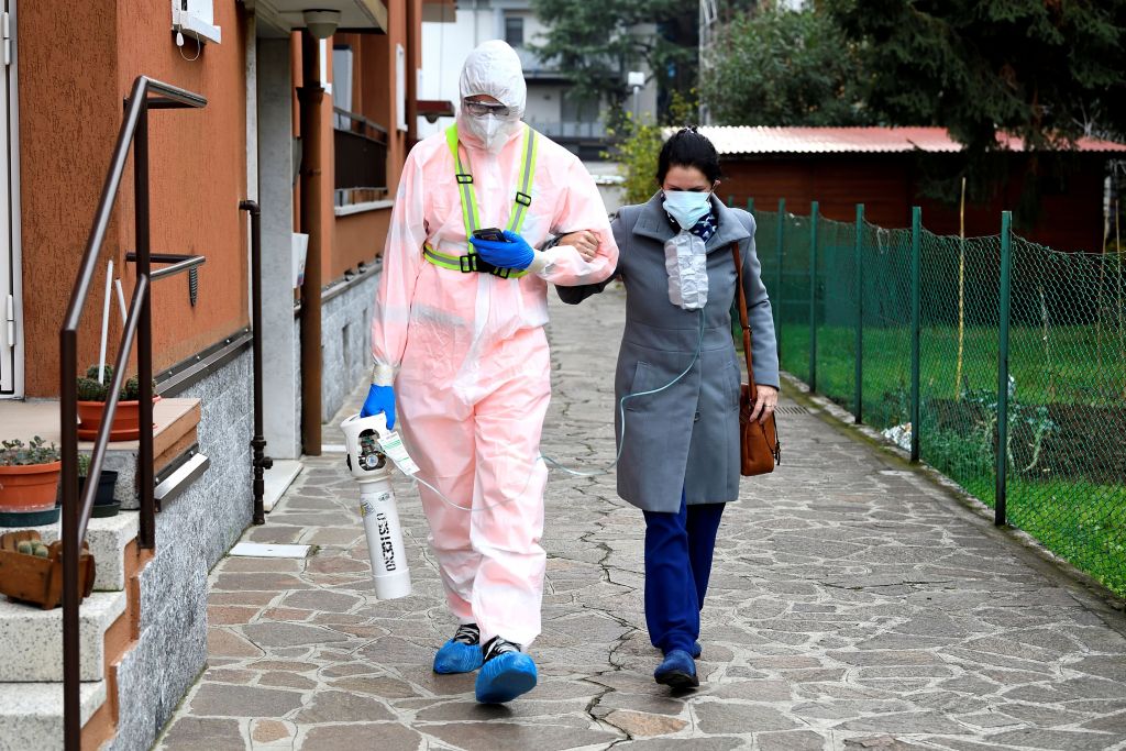 Ιταλία : Γιατροί από εμπόλεμες ζώνες επιστρατεύονται για την καταπολέμηση του κοροναϊού