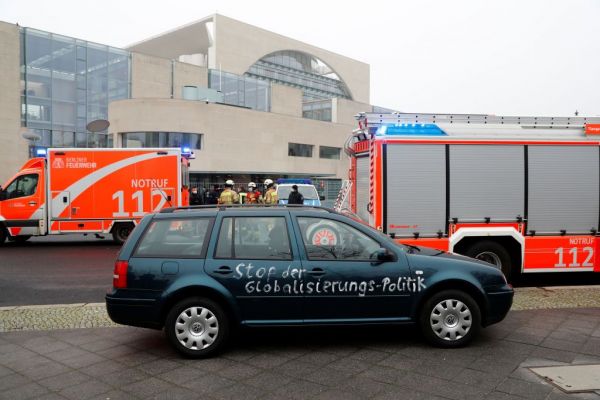 Βερολίνο : Είχε «ξαναχτυπήσει» το 2014 ο δράστης που έπεσε στην πύλη του γραφείου της Μέρκελ