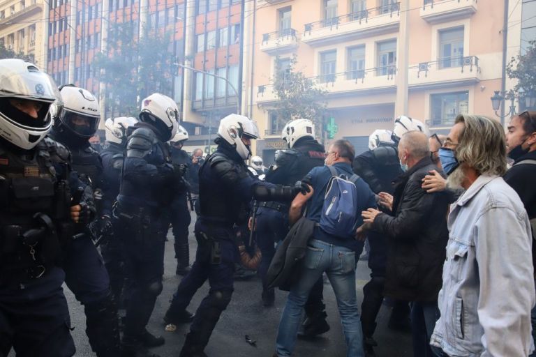 Πολυτεχνείο : Πάνω από 100 προσαγωγές στην Αθήνα – Δεν αφήνουν τους προσαχθέντες να δουν τους δικηγόρους τους