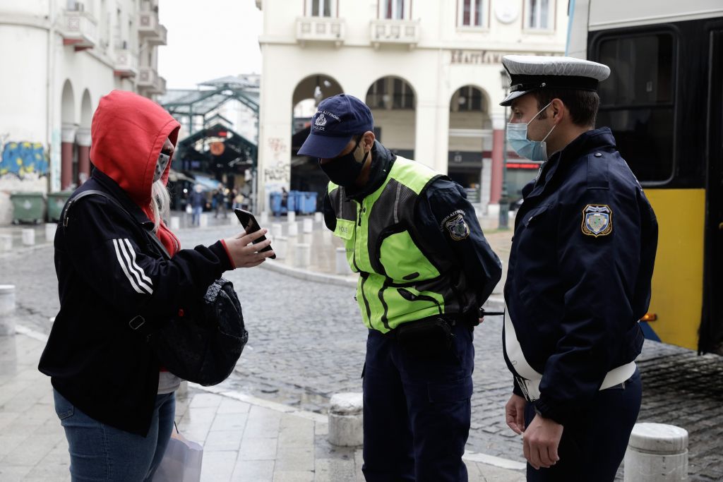 Κοροναϊός : Μπαράζ ελέγχων και προστίμων για μετακινήσεις και χρήση μάσκας