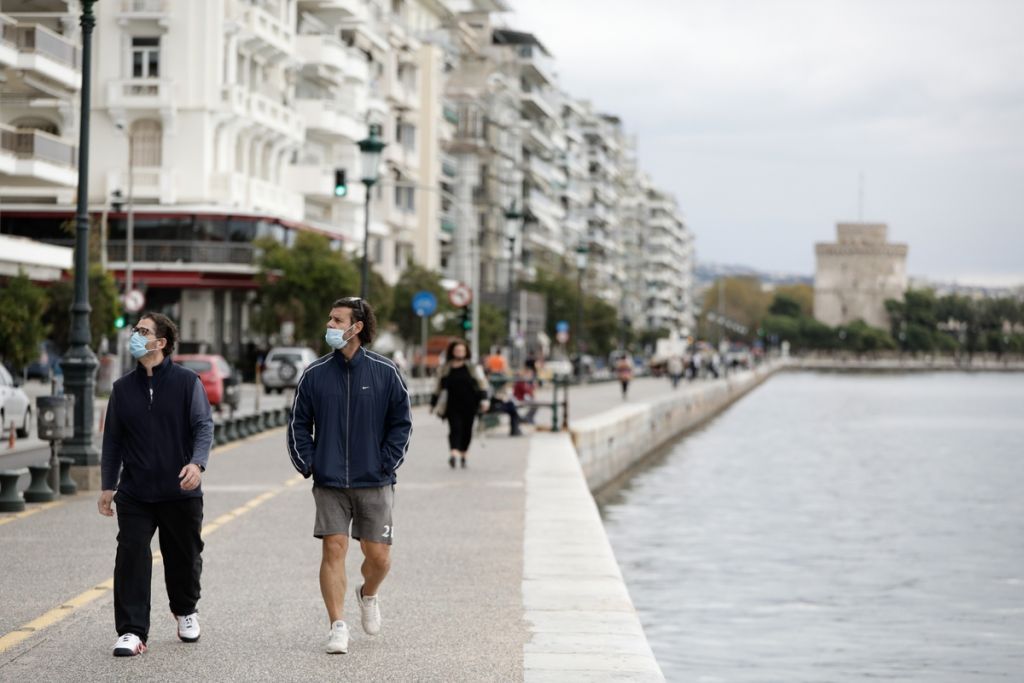 Koρoναϊός : Τρία ερωτήματα για το 32% «θετικότητας» των κατοίκων στη Θεσσαλονίκη