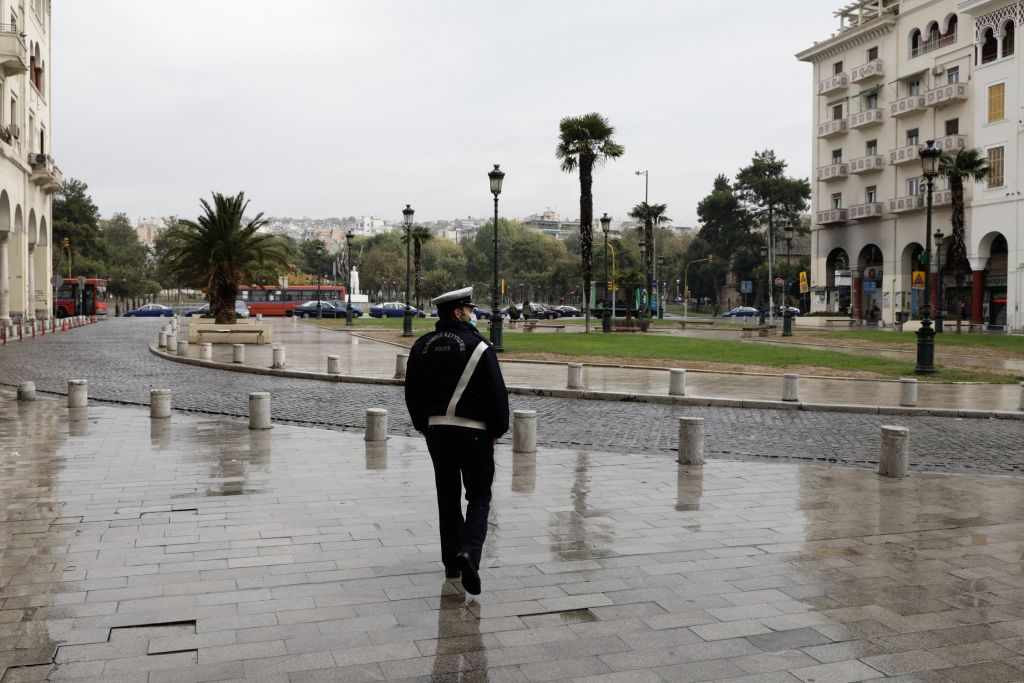 Κοροναϊός : Υπερτριπλασιασμός κρουσμάτων στη Θεσσαλονίκη