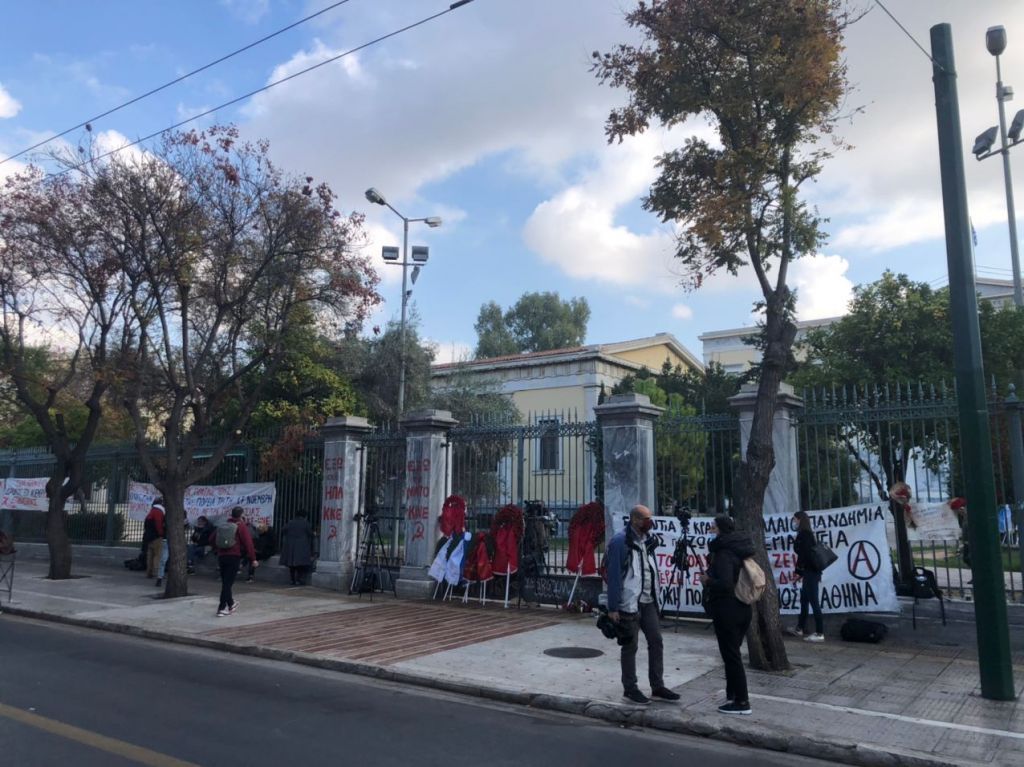 Δείτε τι συμβαίνει τώρα στο Πολυτεχνείο [εικόνες και βίντεο]