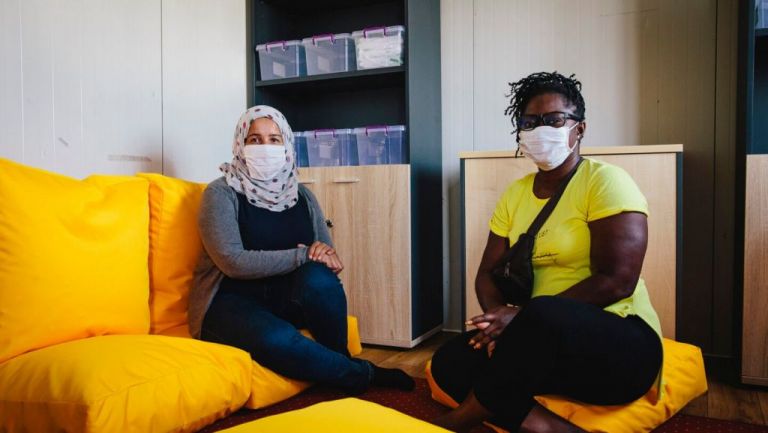 Συγκλονίζουν πρόσφυγες στη Χίο: «Όλες μαζί ενωμένες θα τα καταφέρουμε»