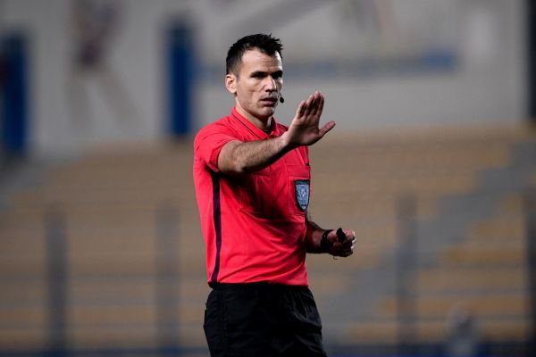 Οι διαιτητές και το VAR ανατινάζουν το πρωτάθλημα για χάρη του ΠΑΟΚ