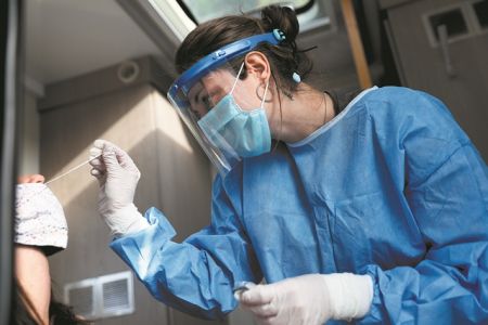 Κορoναϊός – Κρούσματα και τεστ : Χαμένοι στη «μετάφραση»