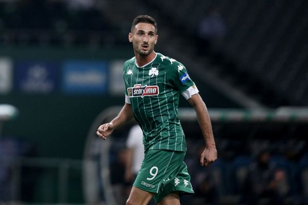 Ο Μακέντα πέταξε μπουκάλι στην αλλαγή του