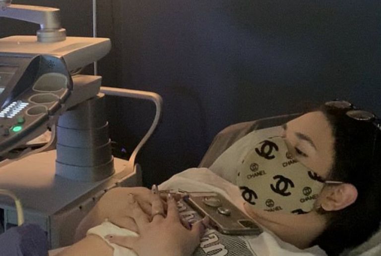 18χρονη τρανσέξουαλ κατάφερε να μείνει έγκυος