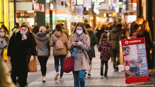 BioNTech: Πριν από τα Χριστούγεννα οι πρώτοι εμβολιασμοί